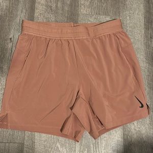 Nike Yoga men’s 2-in-1 shorts XL